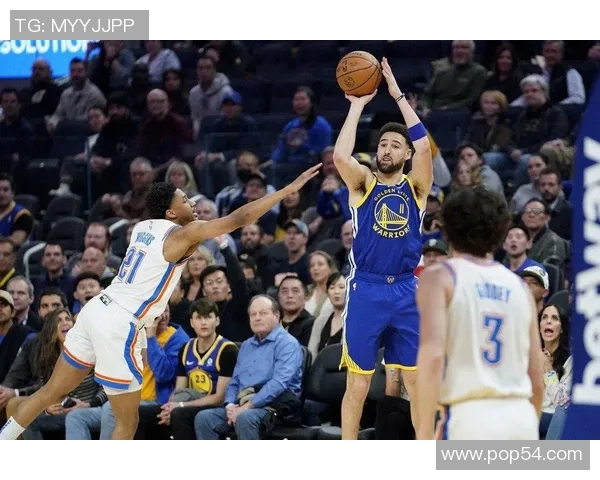 勇士力克雷霆迎来新赛季首胜 库里带领球队展现强大韧性