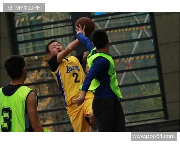 围绕篮球明星成长经历展现激情赛场与励志人生故事的传奇篇章记录 围绕篮球明星成长经历展现激情赛场与励志人生故事的传奇篇章记录