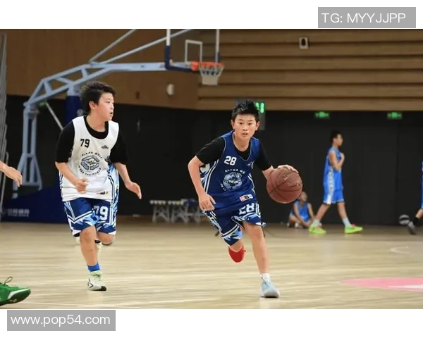 探寻篮球运动员赛场内外精彩成长历程与未来多维度发展故事全貌之旅