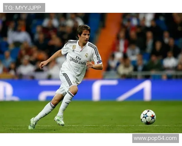 法比奥·卡纳瓦罗:传奇后卫的职业生涯与足球智慧分析 法比奥·卡纳瓦罗:传奇后卫的职业生涯与足球智慧分析