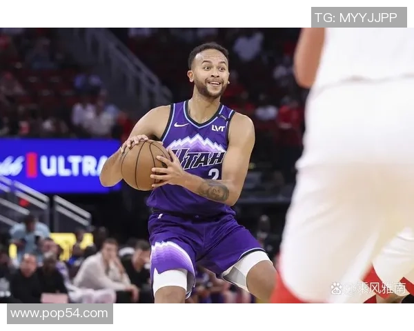 爵士队与开拓者展开激烈对决 双方争夺季后赛席位战况分析