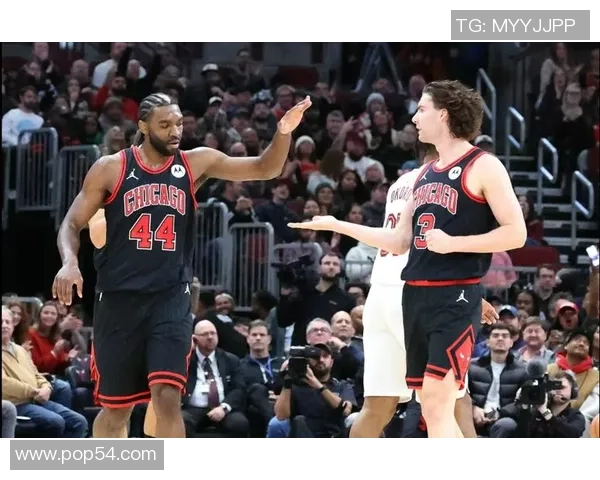 芝加哥公牛激战赛场再燃激情鏖战劲敌展现王者风范